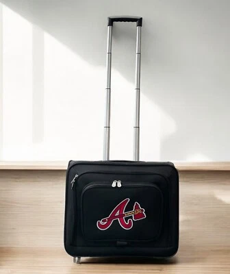 Denco 行李箱滚轮式黑色尼龙隔夜包行李箱亚特兰大勇士队 — 第 1/4 张图片
