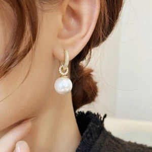 High-grade Bright Synthetic Pearl Pendant With Micro-set Zircon For Women - Picture 1 of 6