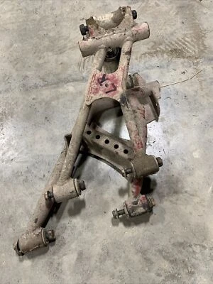 Brazo trasero izquierdo con nudillo Yamaha Grizzly 450 2007 #2 Foto 1 de 4