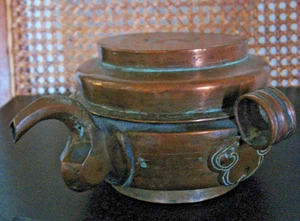 Gießkanne Teekanne Kupfer gehämmert Lotus Motiv -Tibetisch 19.Jh. Tibet China Asien 3 - Bild 1 von 9