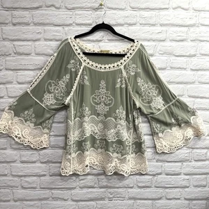 Democracy Boho Top Damen Medium fließende Bauernbluse salbeigrün Häkelakzente - Bild 1 von 13