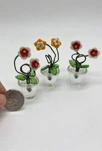 Flores miniatura de vidrio vintage de Checoslovaquia en macetas Lucite 3 Cutecore - Imagen 1 de 5