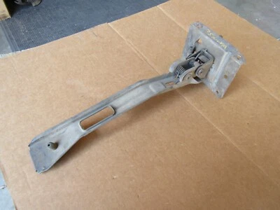 Chevrolet Nova 1975-1979 pestillo de capó Foto 1 de 4