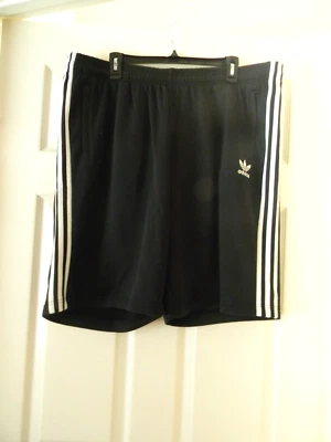 Adidas Wmn. Черный/белый 3 полоски FT шорты, CE4837, Sz 2XL, 2 молнии Pkts новый с Ярлыками - Изображение 1 из 4