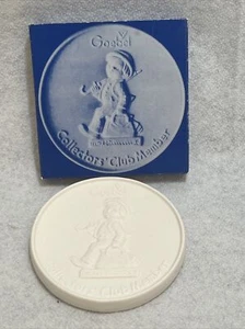 1976 Goebel MJ Hummel Collectors Club White Medallion Plaque Round 4” In The Box - Picture 1 of 5