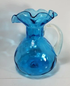 JARRA DE VIDRIO SOPLADO AZUL TURQUESA PATRÓN ÓPTICO FONDO CON HOYUELOS MANGO TRANSPARENTE 8" - Imagen 1 de 11