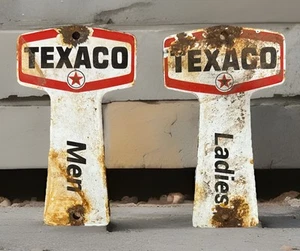 VINTAGE 6” X 3.5” TEXACO RESTROOM PORCELAIN GAS KEY FOB MEN LADIES SET SIGNS - Picture 1 of 2