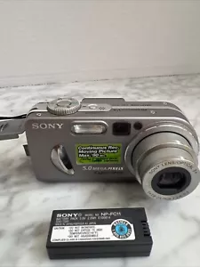 Sony Cyber-shot DSC-P10 5.0MP Digital Camera with Battery No Charger Untested - Picture 1 of 15