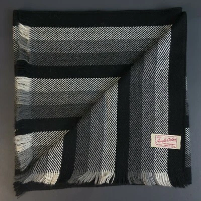 Bufanda vintage de acrílico Orlon blanco y negro a rayas con flecos 12"x 48" EE. UU. atemporal Foto 1 de 4