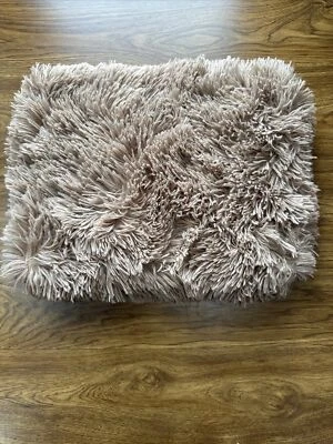 Cama pequeña para mascotas de piel sintética. Alfombra de caja. Pequeño Foto 1 de 4