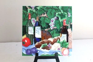 Scena picnic tubo foderato piastrelle ceramica sottopiumino arte bottiglia vino uva formaggio pane - Foto 1 di 4