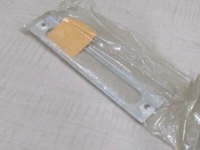 GENUINE YAMAHA NOS BATTERY FITTING PLATE 822-82136-00 SL292 338 433 EW643 433 - Image 1 of 3