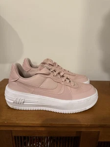 Women's Nike Air Force 1 PLT.AF.ORM Pink Oxford DJ9946-602 Size 6 - Picture 1 of 7