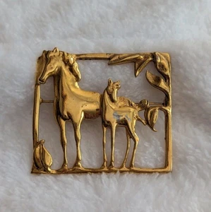 Broche Caballo Reinad De Colección Raro Tono Dorado Firmado Grande Yegua y Potro Ecuestre - Imagen 1 de 12