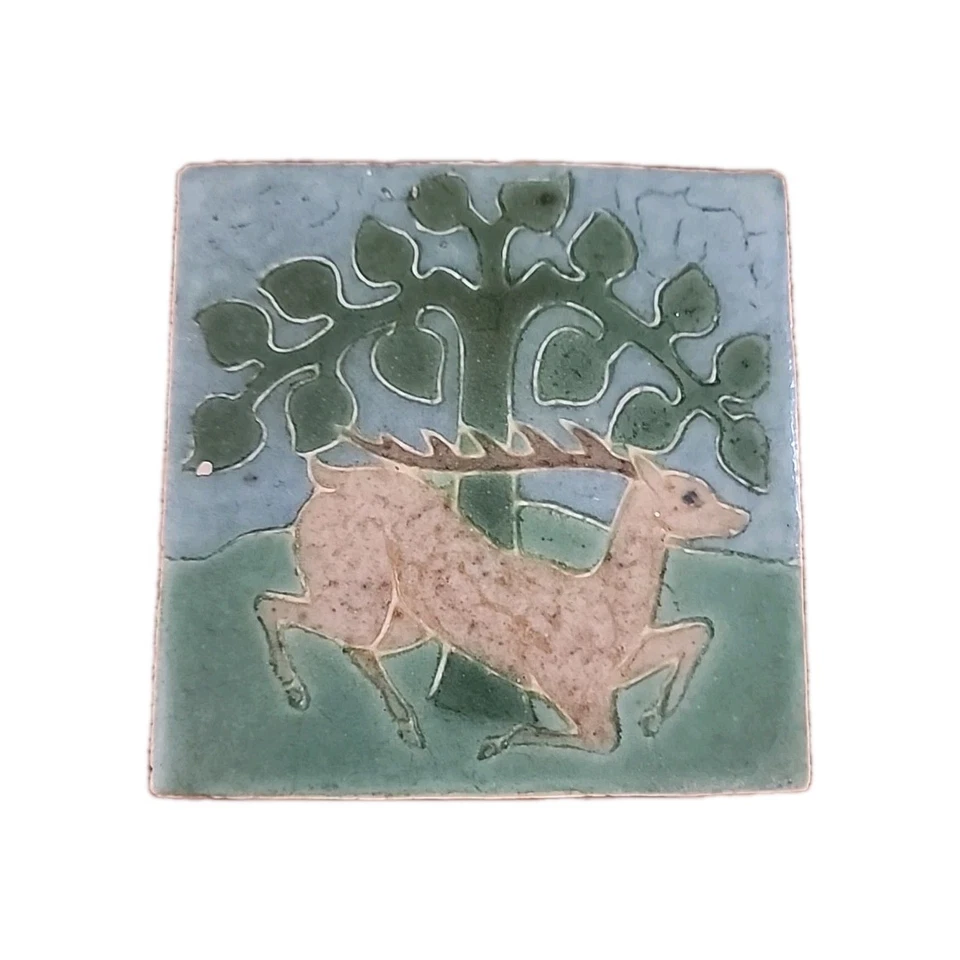 Azulejo de cerámica Grueby Faience 4x4 trivet Foto 1 de 4