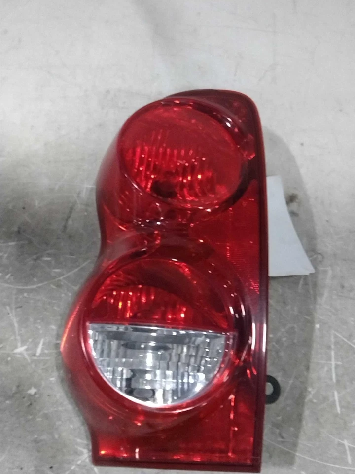 Conjunto de luz trasera izquierda usada se adapta a: Dodge Durango 2005 grado A izquierdo Foto 1 de 4