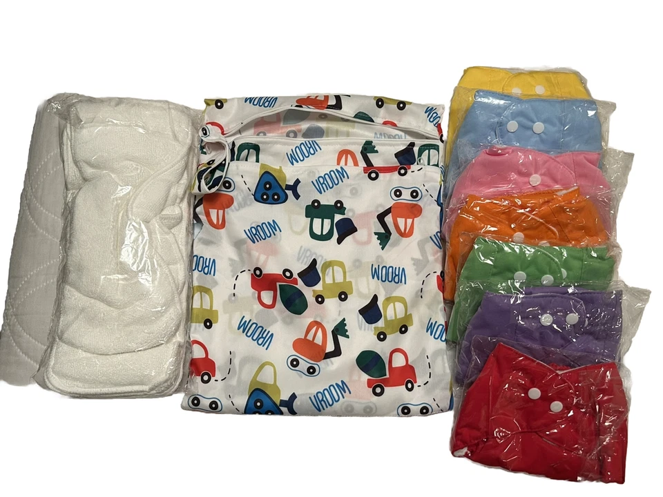CLOTH DIAPERS: 7 Cloth Inserts 7 Liners And A Wet/Dry Cloth Diaper Bag - Image 1 of 4