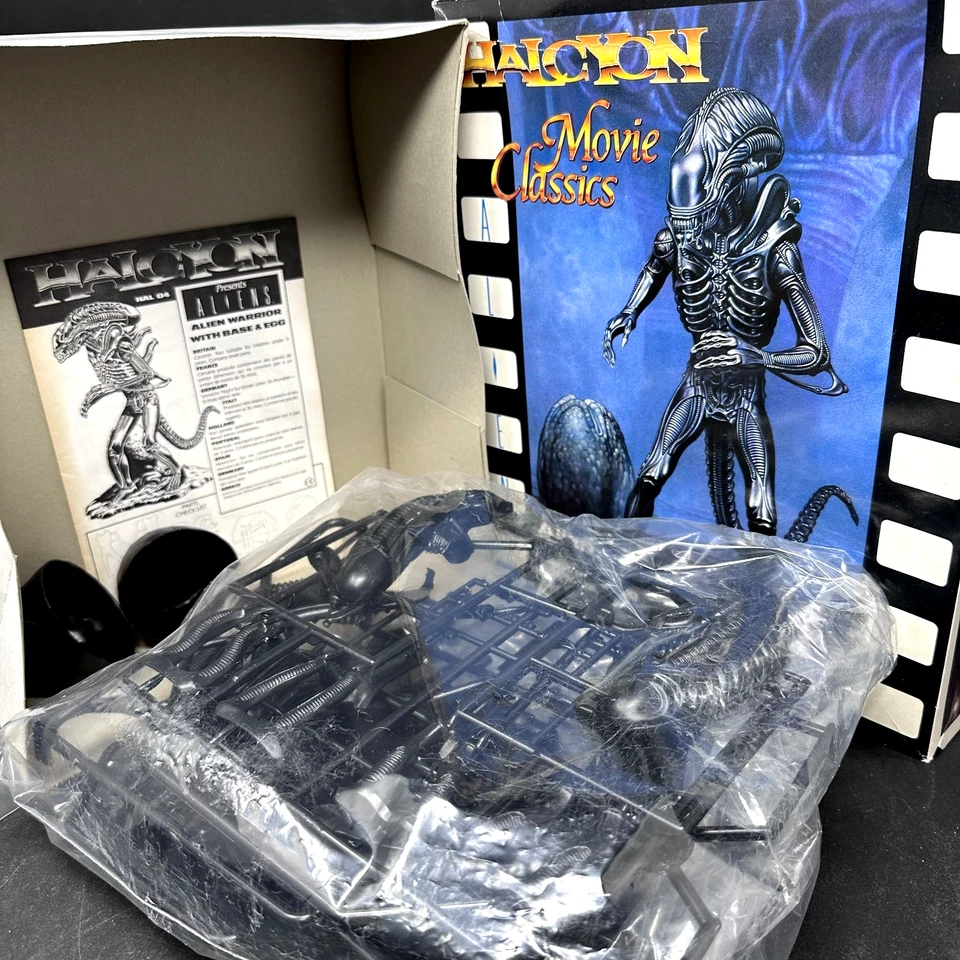Halcyon Movie Classics Alien Warrior w Base & Egg 1:9 Model Kit 1991 NOS Vintage - Image 1 of 4