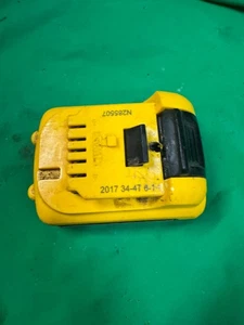 ⭐DEWALT DCB127 10.8V 2.0AH BATTERY UNTESTED BANKRUPT STOCK FREE UK POST DT5⭐ - Picture 1 of 3