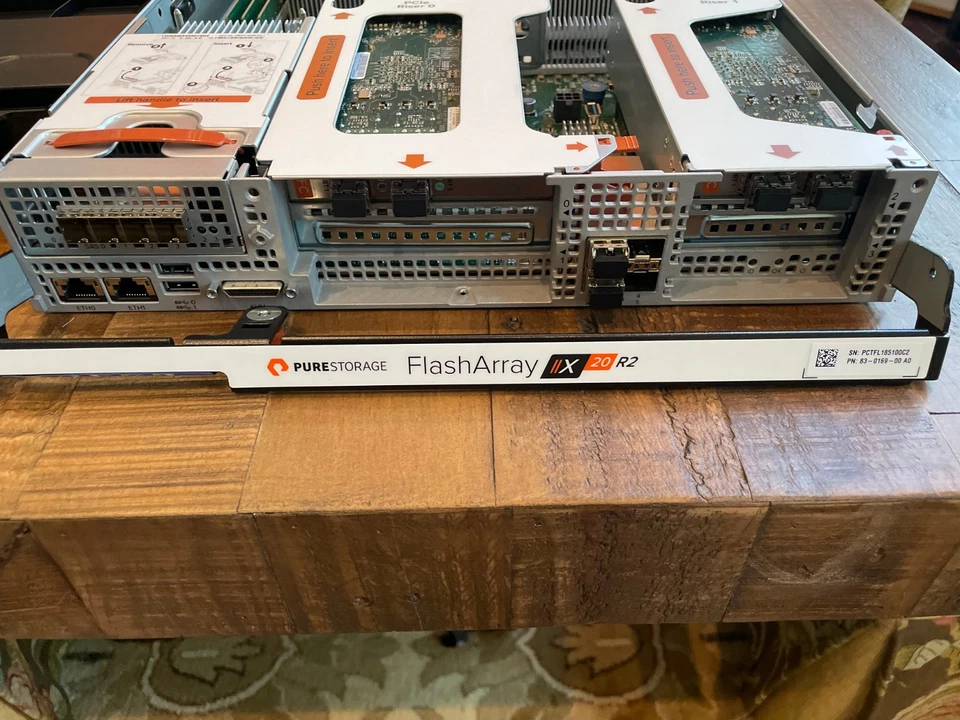 Pure Storage 83-0169-00 Flash Array X20 R2 controller. 192gb memory. procs. - Image 1 of 4