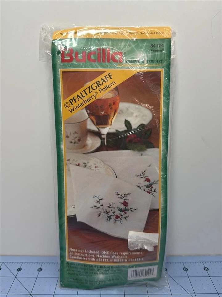 Kit de bordado estampado BUCILLA - Kit de servilletas WINTERBERRY con hilo dental 16"x16" Juego de 4 Foto 1 de 3