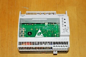 Phoenix Contact P/NÂ: 2868703 STEP-UPS 24DC 24DC 3 SIN CAJA - SIN BATERÍA - Imagen 1 de 8