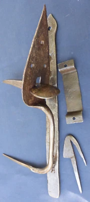 Ancienne Clenche poignée poucier ouvragée barre 31 cm fer forgé mentonnet fer - Photo 1/3
