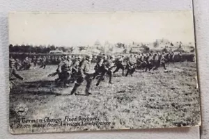 WW1 VINTAGE ORIGINAL WAR POSTCARD V12 - Picture 1 of 2