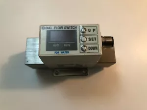 New SMC PF2W720-N03-27 digital flow switch for water - Picture 1 of 5