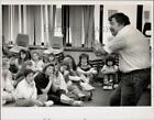 1990 Press Photo Storyteller Thomas McCage at Gateway Regional Middle School, MA