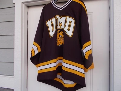 Б/у хоккейная футболка CCM UMD Minnesota Duluth Bulldogs размер XL сделано в Канаде - Изображение 1 из 4