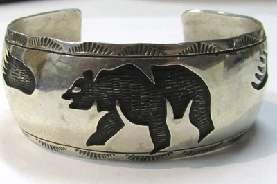 复古纳瓦霍签名托马斯纯银熊讲故事的人袖口手链 — 第 1/4 张图片