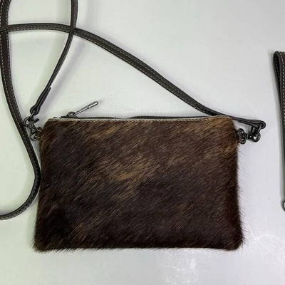 Cartera pequeña Montana West de piel real de cuero marrón con correa para muñeca Foto 1 de 4