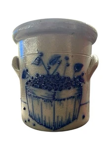 Salmon Falls,NH Stoneware Pottery Crock Salt Glazed Blueberry Basket Design Med - Picture 1 of 9