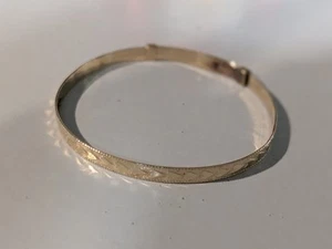 14k Gold Filled Heart Etched Child’s Bangle Bracelet - Picture 1 of 3
