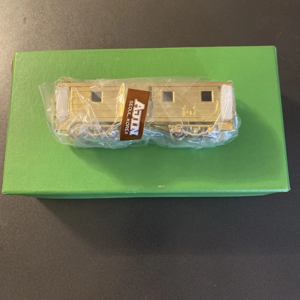 HO Brass Model OMI 1177 Milwaukee B-W Bay Window Caboose Late Unpainted AJIN - Image 1 of 3