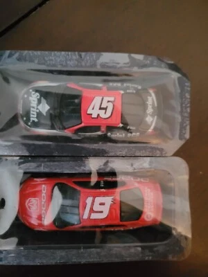General Mills 2002 cereal promoción Nascar #19 Casey Atwood y #45 Klye Petty 1:64 Foto 1 de 4