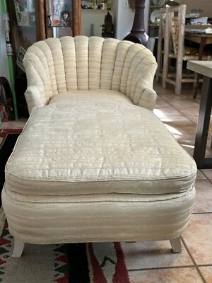 VINTAGE MID 20th CENTURY CHAISE LOUNGE-VERY PRETTY - Image 1 of 4
