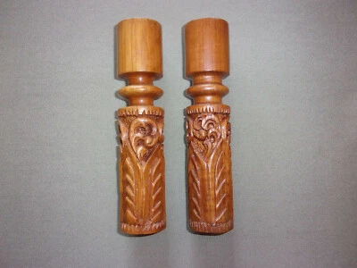 "Par de candelabros cónicos de 8"" de alto tallados a mano de diseño único" Foto 1 de 2