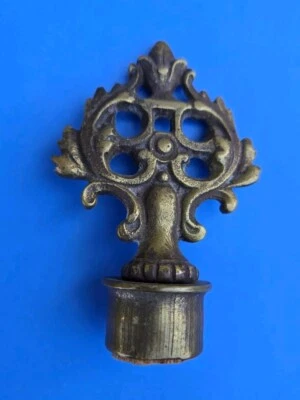 Antique  SOLID BRASS ORNAMENTAL NEOCLASSICAL PUSH ON SWIRL FINIAL TOPPER - Image 1 of 4