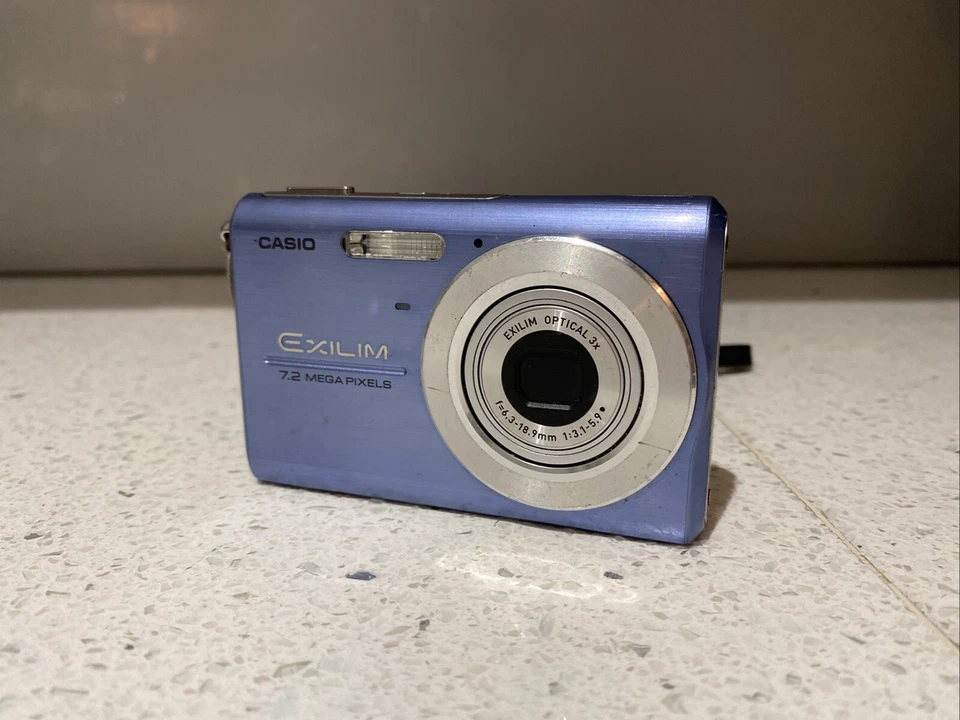 CASIO EXILIM EX-Z75 7.2MP Compact Digital Camera With Genuine Battery - Image 1 of 4