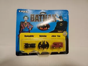 1989 ERTL, Batman Fahrzeuge, Micro Größe 3er-Pack, Batmobil, Batwing, Joker Van, #211 - Bild 1 von 4
