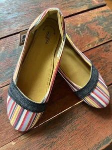 Keen Cortona Ballerinas Größe 9.  Canvas Streifen: Mehrfarbig. Neu mit Etikett - Bild 1 von 8