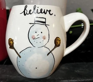 Rae Dunn Magenta Believe Let It Snow Kaffeebecher M Stempel weiß Keramik Vintage - Bild 1 von 2