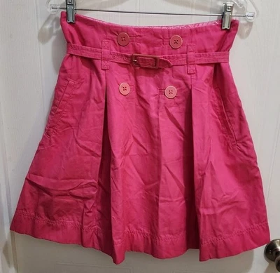 Falda plisada Lilly Pulitzer para mujer talla 2 con cinturón botones decorativos rosa intenso Foto 1 de 4