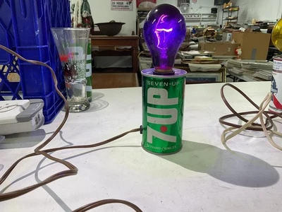 Lámpara de lata vintage 7up 7-up 7 Up Uncola años 70 funciona  Foto 1 de 4