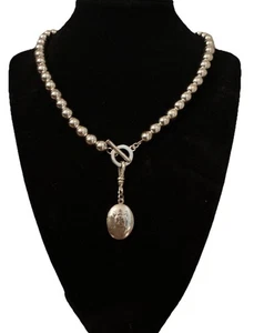 Ralph Lauren Silberfarbene Perlen Knebel Halskette mit Medaillon Charm RL Wappen Logo  - Bild 1 von 15