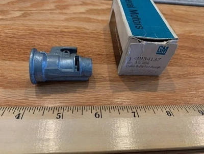 NOS 通用雪佛兰科迈罗 Corvette Nova Impala 手套盒闩锁原始设备制造商正品 555970 — 第 1/2 张图片