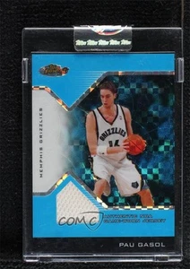 Camiseta deportiva Topps Finest 2004-05 usada en juegos azul X-Fractor/25 Pau Gasol #112 Salón de la fama - Imagen 1 de 3