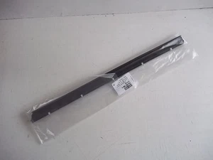 VOLKSWAGEN TRANSPORTER T5 / GP / T5.1 T6 - ARCH DOOR SEAL GASKET RUBBER TRIM D/S - Picture 1 of 2